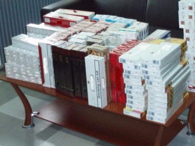 Συλλήψεις για παράνομα ποτά και τσιγάρα