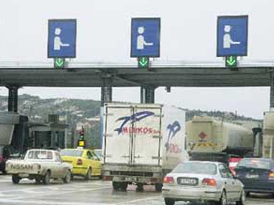 Αυξάνονται τα διόδια για τα φορτηγά