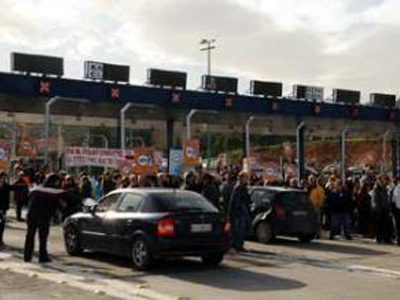 Διαμαρτυρία στα διόδια Λεπτοκαρυάς Πιερίας