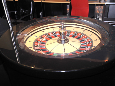 Συνελήφθησαν 16 άτομα σε μίνι καζίνο επί της Λ. Συγγρού