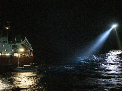 Τουλάχιστον 10 νεκροί από το ναυάγιο στα ανοιχτά της Λαμπεντούζα Τουλάχιστον 10 νεκροί από το ναυάγιο στα ανοιχτά της Λαμπεντούζα