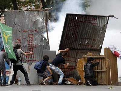 Reuters: Δακρυγόνα κατά διαδηλωτών στην Άγκυρα