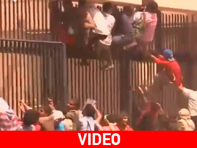 Ένταση και πυροβολισμοί έξω από την πρεσβεία των ΗΠΑ στην Τύνιδα Ένταση και πυροβολισμοί έξω από την πρεσβεία των ΗΠΑ στην Τύνιδα