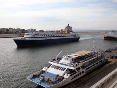 Μέτρα για την ακτοπλοΐα ζητούν οι τουριστικοί πράκτορες