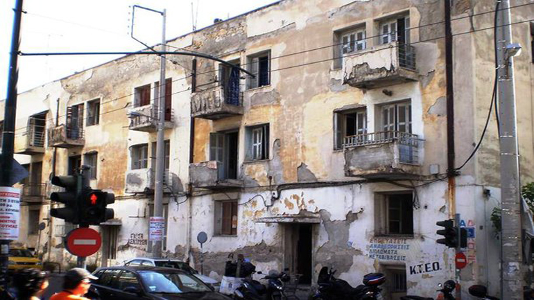 Επιτέλους, σφράγισαν το συγκρότημα των πρώην εργατικών κατοικιών στη Δραπετσώνα