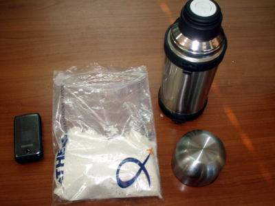 Έκρυβε τα ναρκωτικά στο θερμός