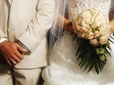 Όλα του γάμου… εύκολα για την κόρη του βουλευτή