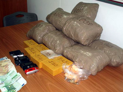 Τον έπιασαν με 10 κιλά κάνναβη