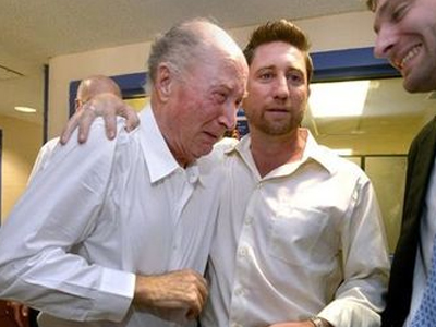 Bγήκε έπειτα από 16 χρόνια στη φυλακή με δάκρυα στα μάτια