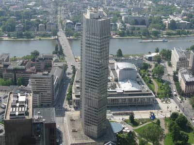 «Κολλημένα» τα επιτόκια της ΕΚΤ