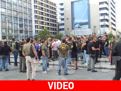 Έφεδροι καταδρομείς και πεζοναύτες μπροστά στη Βουλή