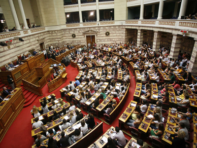 Με εφήβους θα γεμίσει η Βουλή