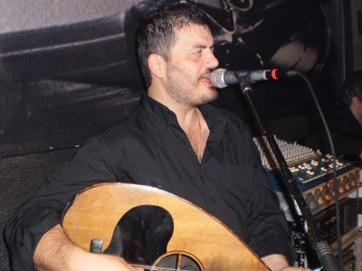 Επιστρέφει στο πάλκο ο Μανώλης Κονταρός