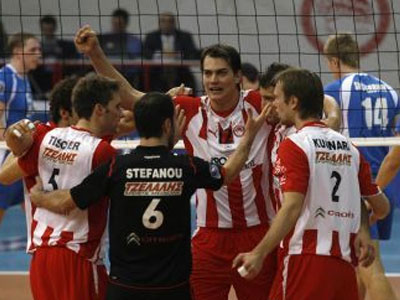 Βόλεϊ: Παρέμεινε ζωντανός ο Ολυμπιακός, 3-2 την Ντιναμό