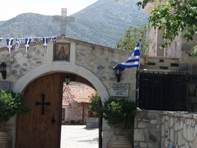 «Ξήλωσαν» πόρτες και παράθυρα από εκκλησία