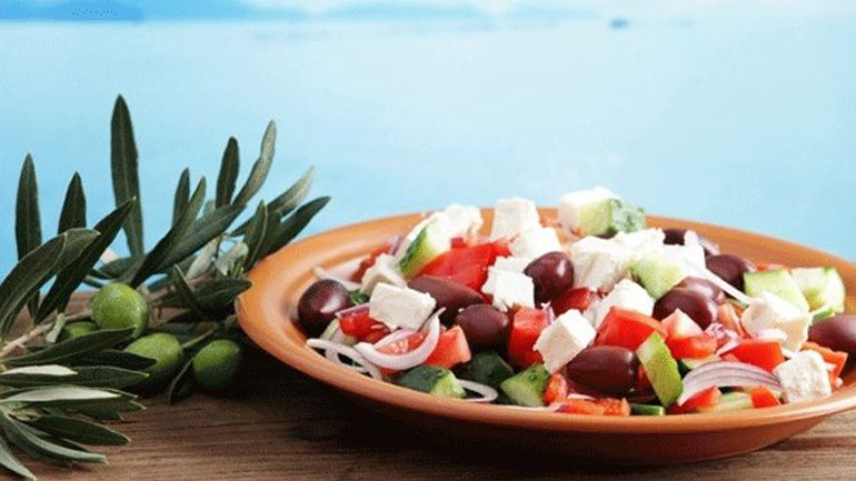 Η μεσογειακή διατροφή καθυστερεί τη γήρανση