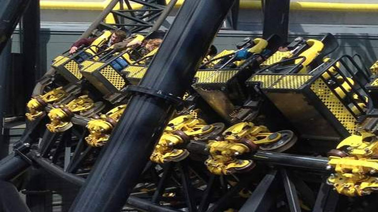 Aγγλία: Τέσσερις έφηβοι τραυματίστηκαν από σύγκρουση βαγονιών σε «τρενάκι του τρόμου»