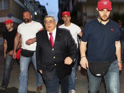 Τα ΜΜΕ των Σκοπίων για τις συλλήψεις των χρυσαυγιτών