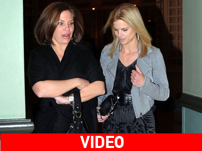 Tον άφησε και βγήκε Tον άφησε και βγήκε