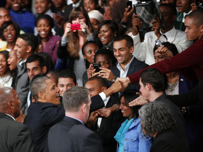 O Ομπάμα επισκέπτεται τη φυλακή του Μαντέλα
