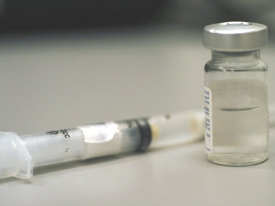 Δεν συνδέεται με το εμβόλιο το σύνδρομο τρόμου της 62χρονης