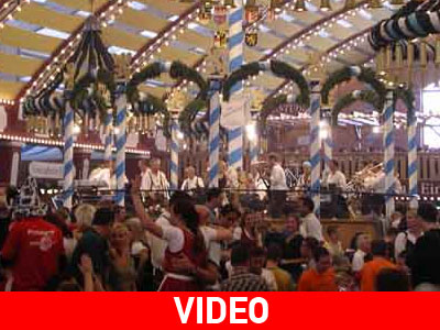 Ντελίριο στη γιορτή μπύρας στο Μόναχο