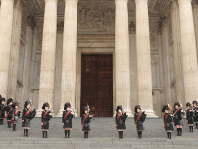 Μνημόσυνο για τον Αλεξάντερ Μακουίν