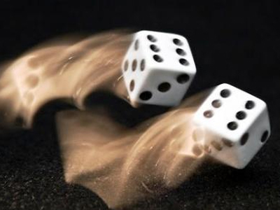 Έπαιζαν ζάρια με «μπάγκα» 15.000 ευρώ