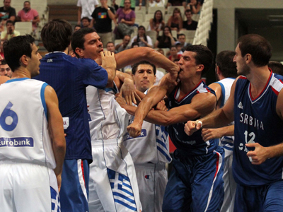 Πολιτικές αντιδράσεις για τα επεισόδια στο «Ακρόπολις»