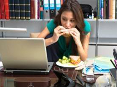 Εργαζόμενη γυναίκα και δίαιτα