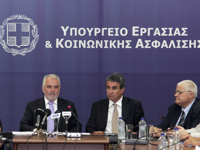 Δεν περικόπτεται το ΕΚΑΣ