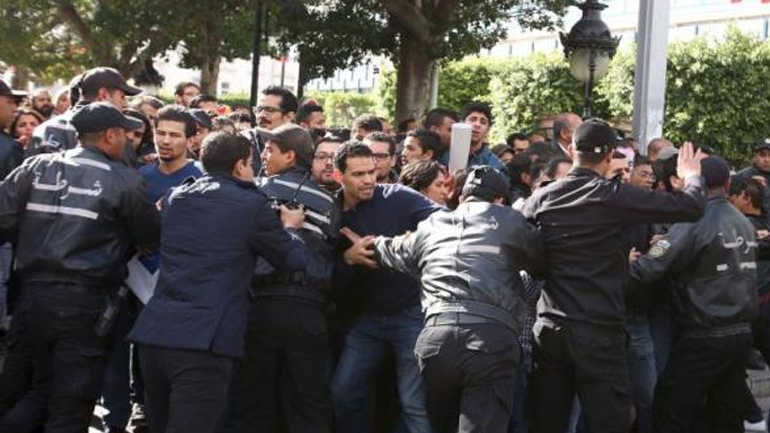 Συγκρούσεις ανέργων με την αστυνομία στην Τυνησία