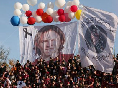 Super League: Προσφέρει 160 χιλ. ευρώ στην οικογένεια του Ντε Νίγκρις