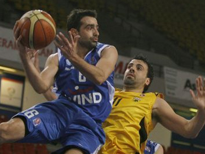 Ανακοίνωσε τρεις ο Άρης