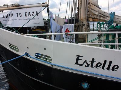 Συναγερμός για τους Έλληνες επιβαίνοντες του Estelle