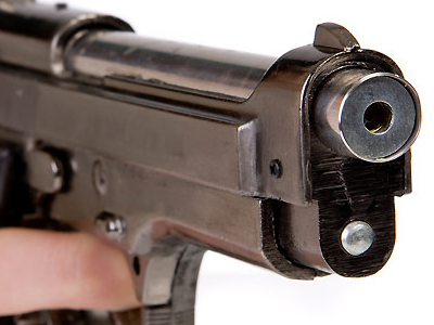 Την απείλησε με όπλο