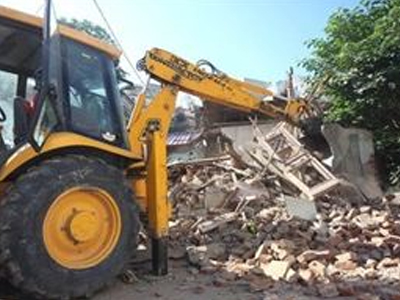 Κατεδαφίστηκαν ετοιμόρροπα κτίρια στo Ηράκλειο Κρήτης