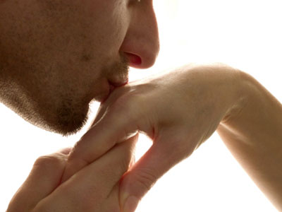 «Κολλητική» η ευγένεια αλλά και η αϋπνία!