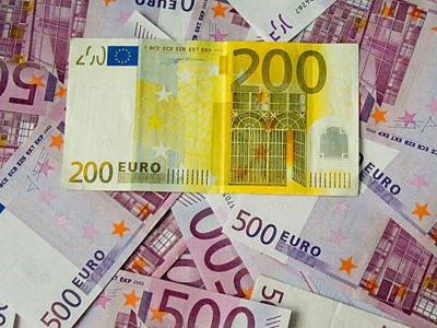 Στα ύψη τα επιτόκια των προθεσμιακών καταθέσεων