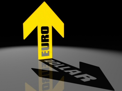 Ενισχύεται το ευρώ
