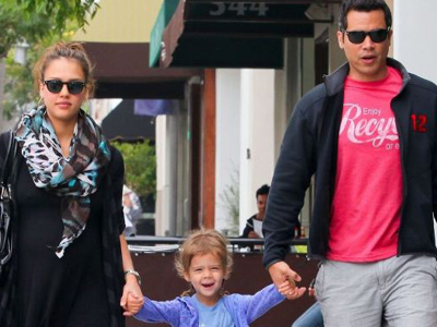 Έβγαλαν την κόρη βόλτα‏