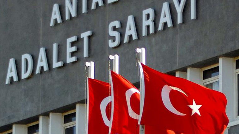 Οι τουρκικές αρχές απέλυσαν πάνω από 2.800 δικαστές και εισαγγελείς