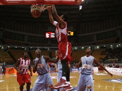 Άνετη νίκη για τον Ολυμπιακό, 92-63 τον Κολοσσό