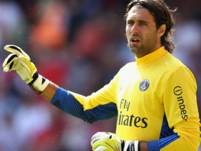 Δέχτηκε επίθεση… με κράνος ο Σιρίγκου