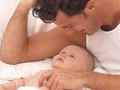 Kαι οι μπαμπάδες περνούν επιλόχεια κατάθλιψη;