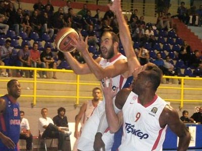 Καλή εμφάνιση από τον Ολυμπιακό, 83-76 την ΤΣΣΚΑ