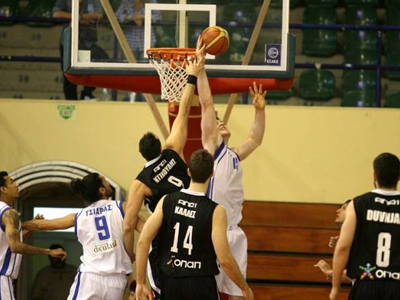 Κατώτερος των περιστάσεων στη Γλυφάδα ο ΠΑΟΚ