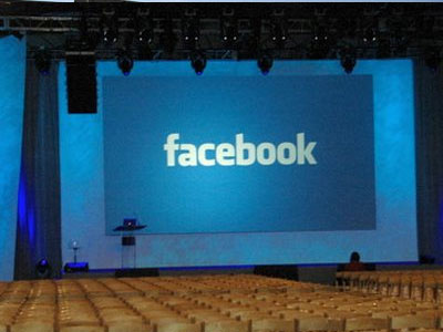 Μοντέλα έβγαλαν τα μάτια τους μέσω Facebook