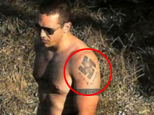 Ο βουλευτής Κασιδιάρης με τη σβάστικα πάνω στο σώμα του