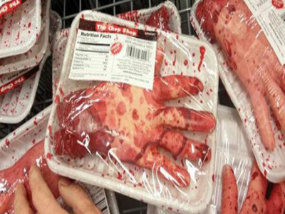 Μακάβρια φάρσα με κομμένα χέρια και πόδια σε ψυγείο σούπερ μάρκετ